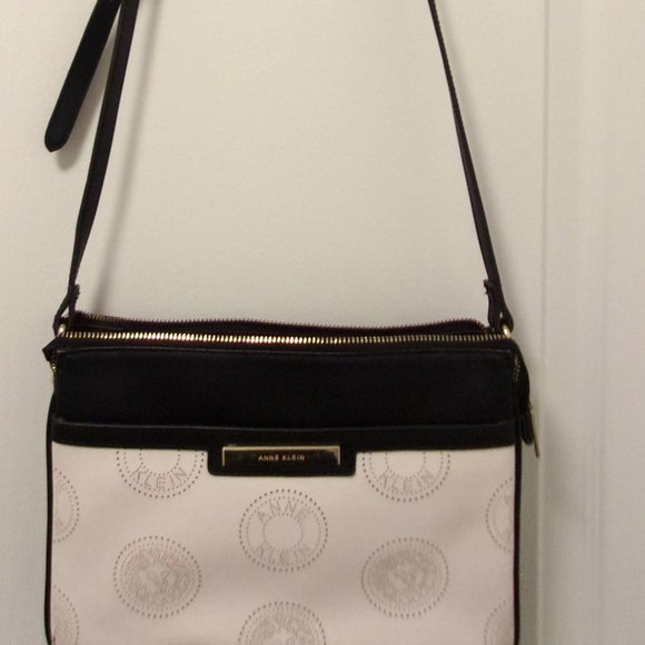ANNE KLEIN BLACK AND CREAM FAUX LEATHER CROSSBODY PURSE, Like New Crossbody Bag - Picture 1 of 12